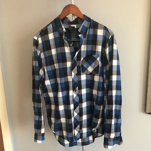 L,L. Bean Signature Men’s Medium Button Up Shirt